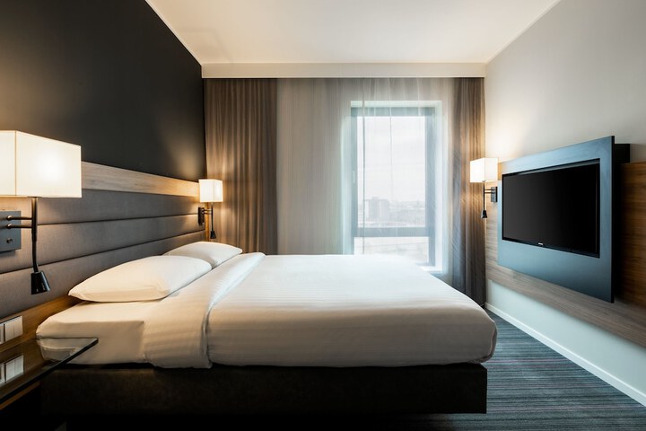 Room 9 of 35