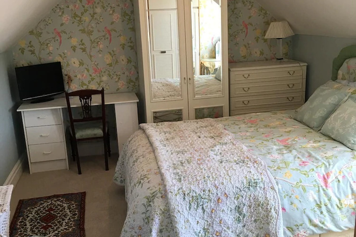 Room 6 of 10