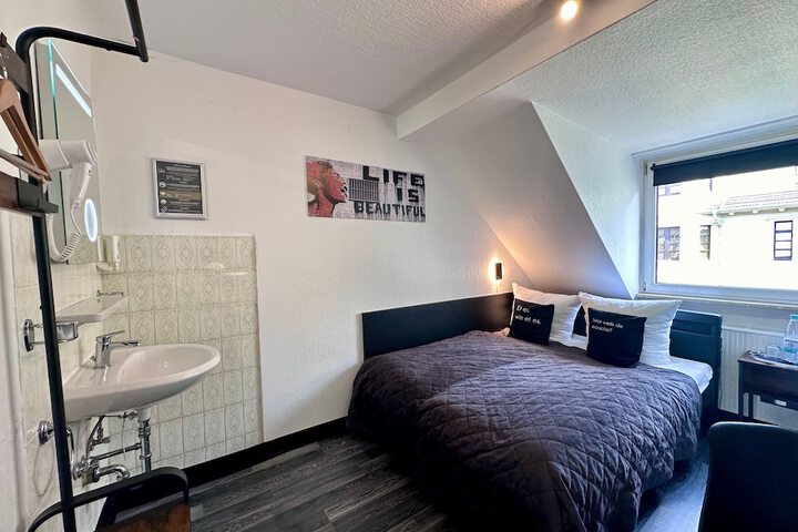 Room 8 of 81
