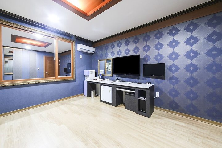Room 19 of 26