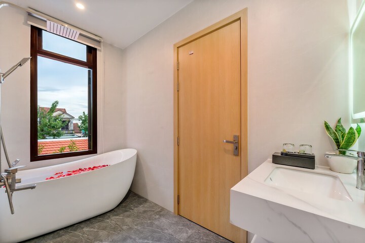Room 33 of 59