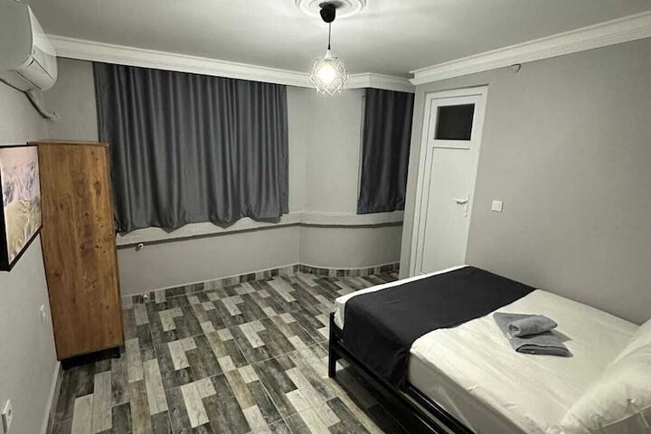 Room 6 of 19