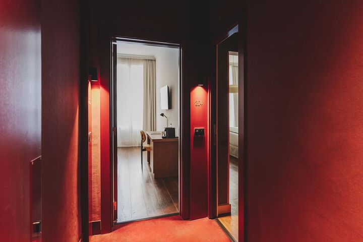 Room 30 of 153