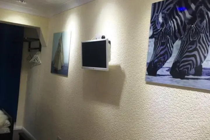 Room 2 of 9