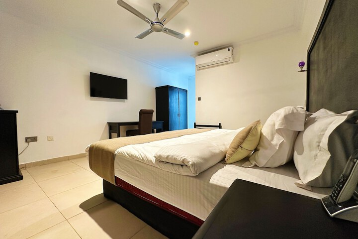 Room 17 of 46