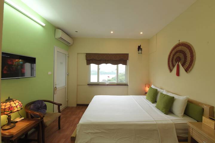Room 6 of 30
