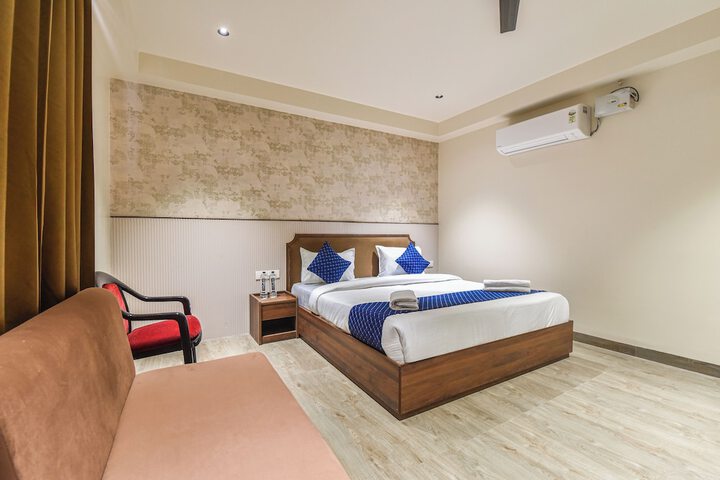 Room 10 of 18