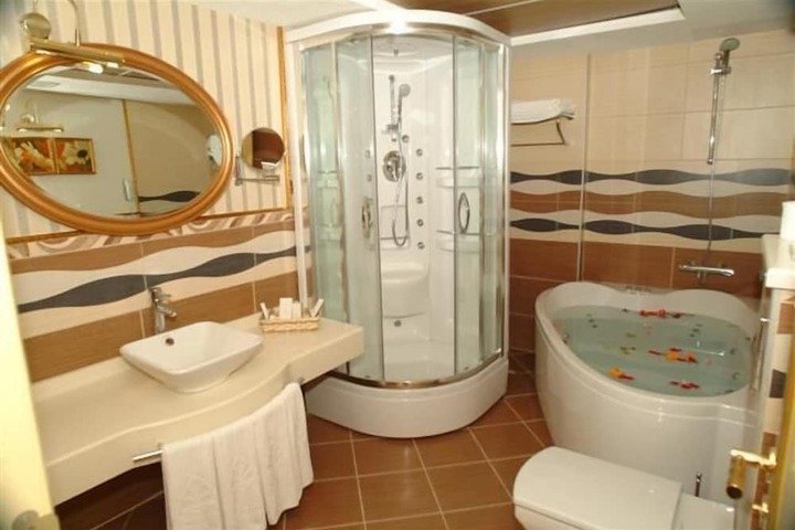 Room 21 of 43