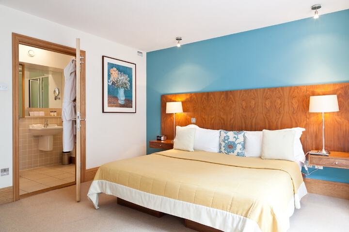 Room 27 of 100