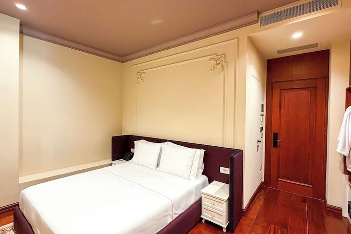 Room 14 of 96