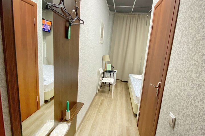 Room 12 of 19