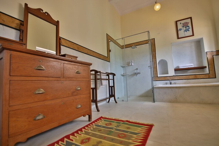 Room 25 of 60