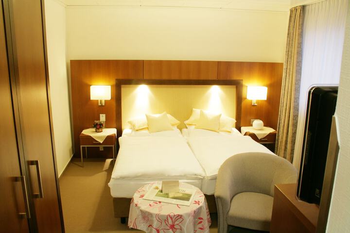 Room 4 of 38