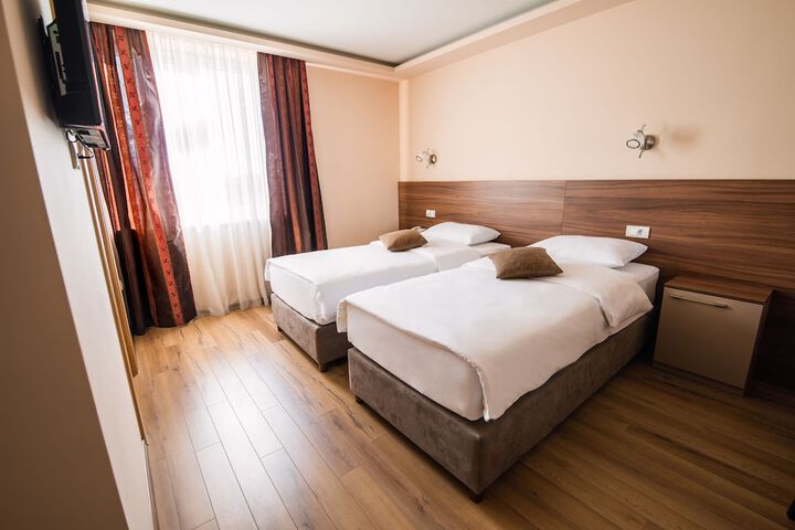 Room 3 of 10