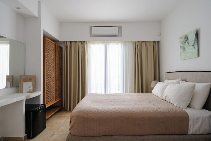 Room 4 of 86