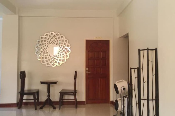 Room 8 of 12