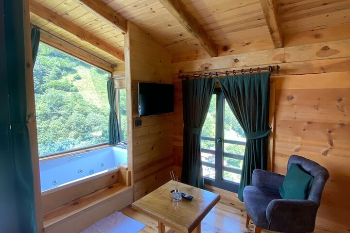 Room 4 of 28