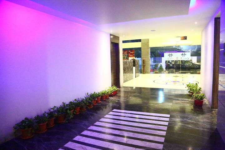 Ballroom/Hall 24 of 29