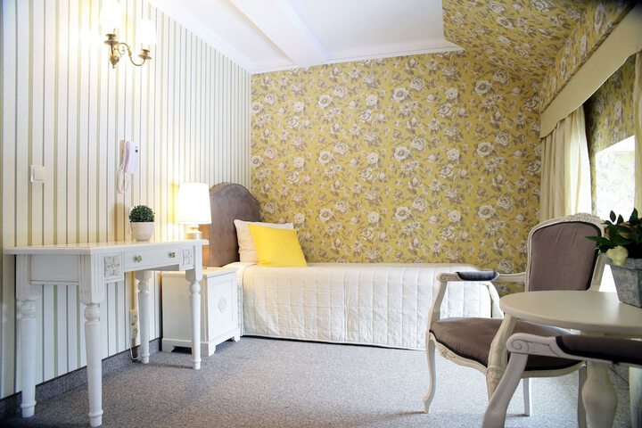 Room 10 of 71