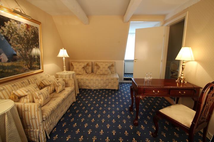 Room 16 of 60
