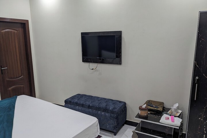 Room 10 of 36