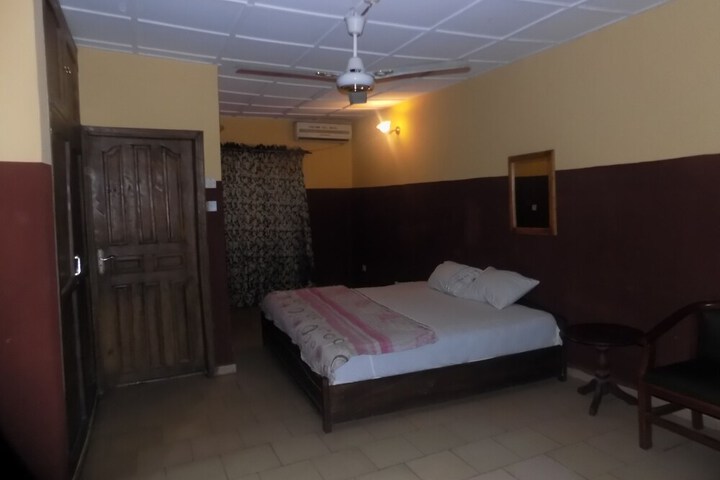 Room 10 of 17