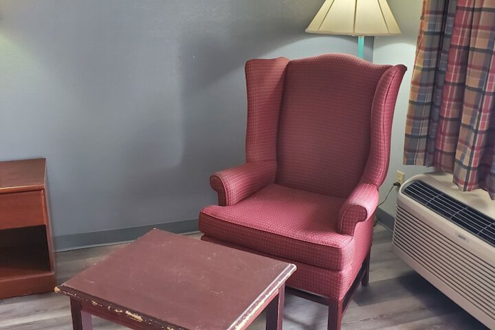 Room 5 of 28