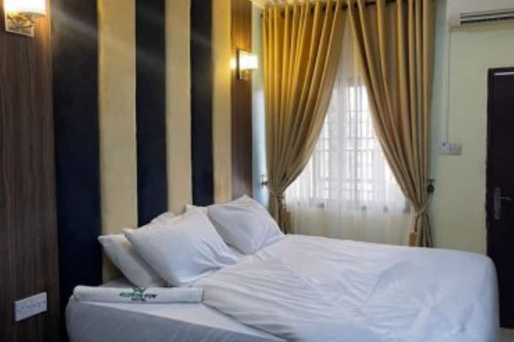 Room 5 of 27