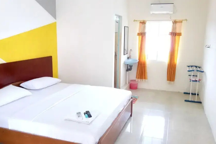 Room 2 of 10