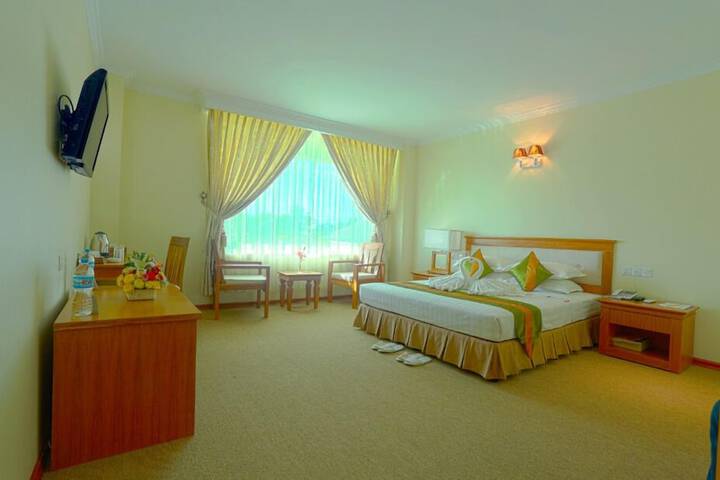 Room 11 of 28