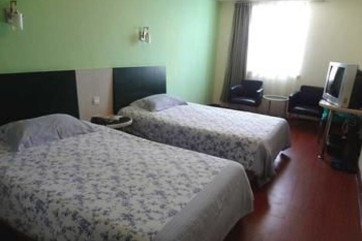 Room 15 of 28