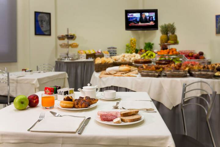 Breakfast/Coffee Service 24 of 35