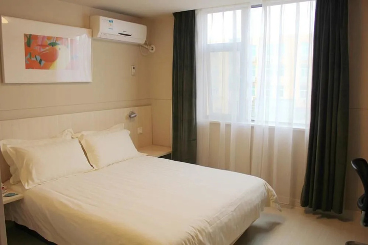 Room 5 of 10