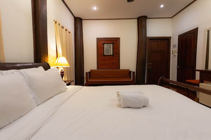 Room 17 of 28