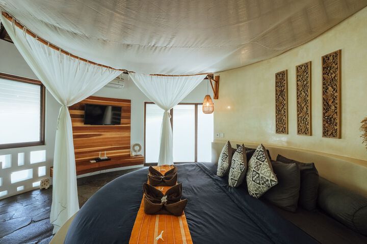 Room 4 of 32