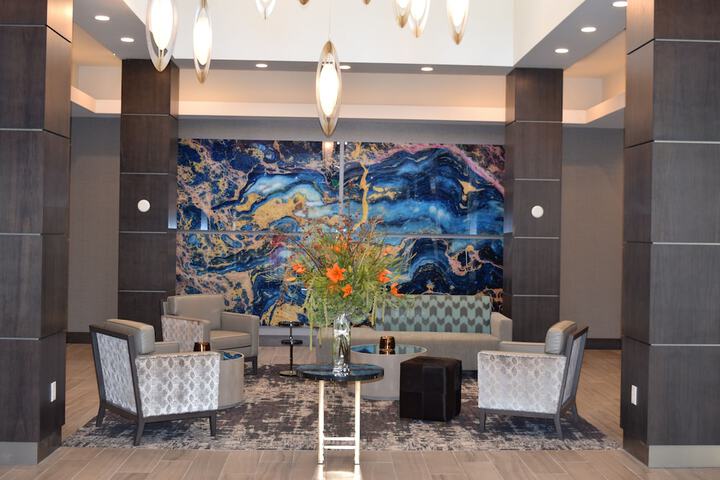 Lobby lounge