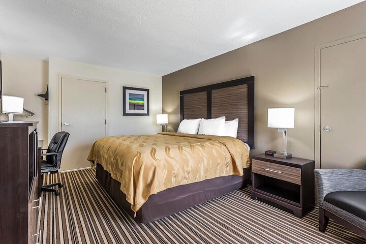 1 King Bed (2 of 8)