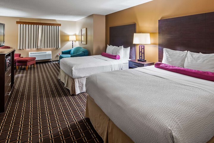 2 Queen Beds Microwave and Refrigerator WiFi Continental Breakfast (3 of 13)