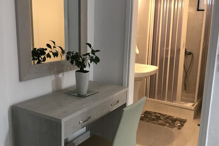 Room 10 of 19