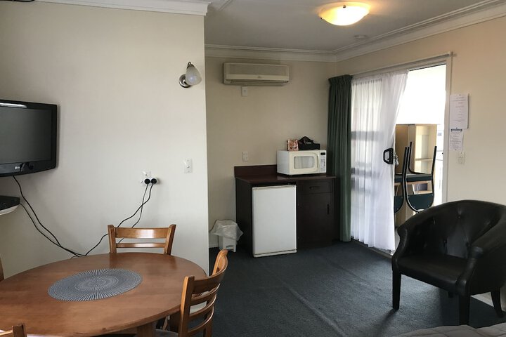 Room 42 of 100