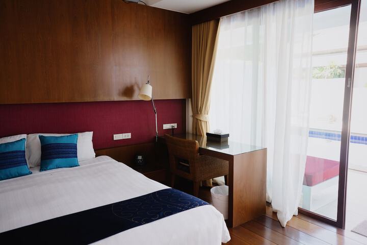 Room 16 of 160