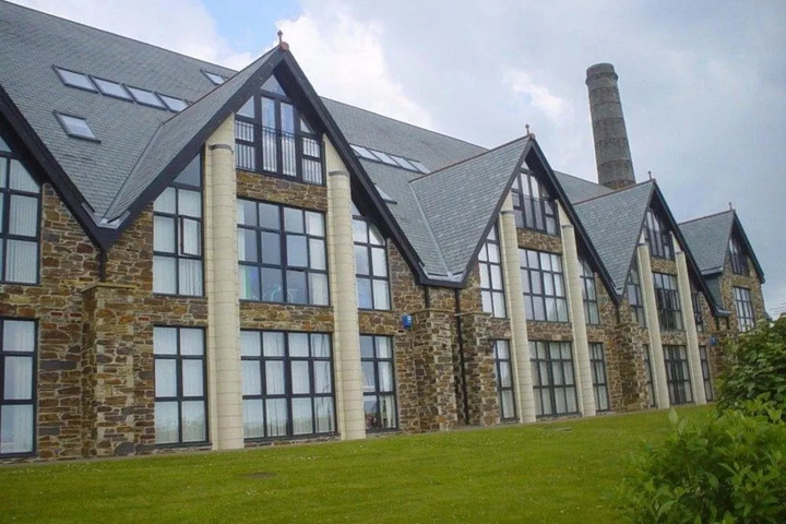 KERNOW HOMES - TRAVEL ACCOMMODATION