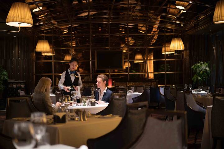 Dining 35 of 38