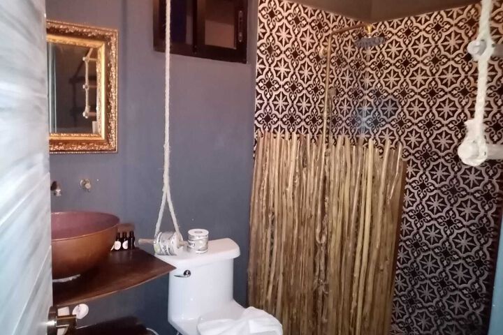 Room 4 of 33