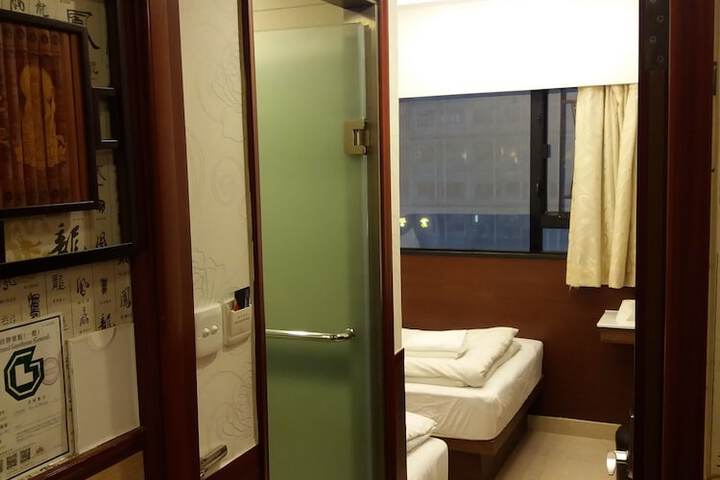 Room 29 of 106