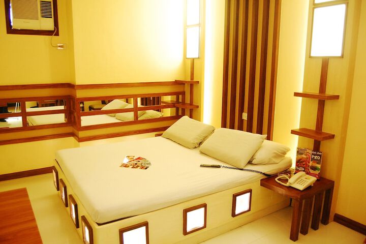 Room 8 of 24