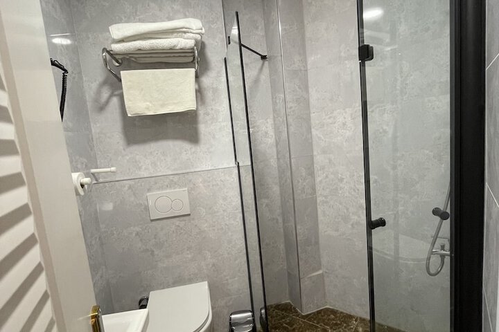 Room 32 of 51
