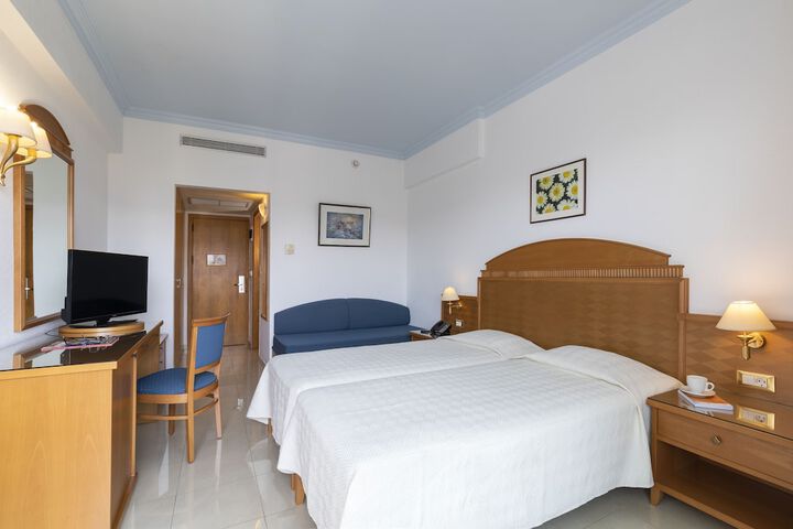 Room 16 of 83