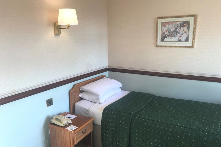 Room 11 of 113
