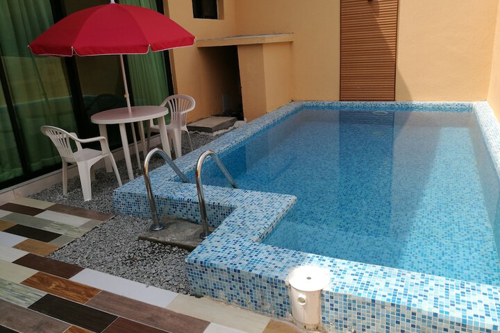 Pool 10 of 13